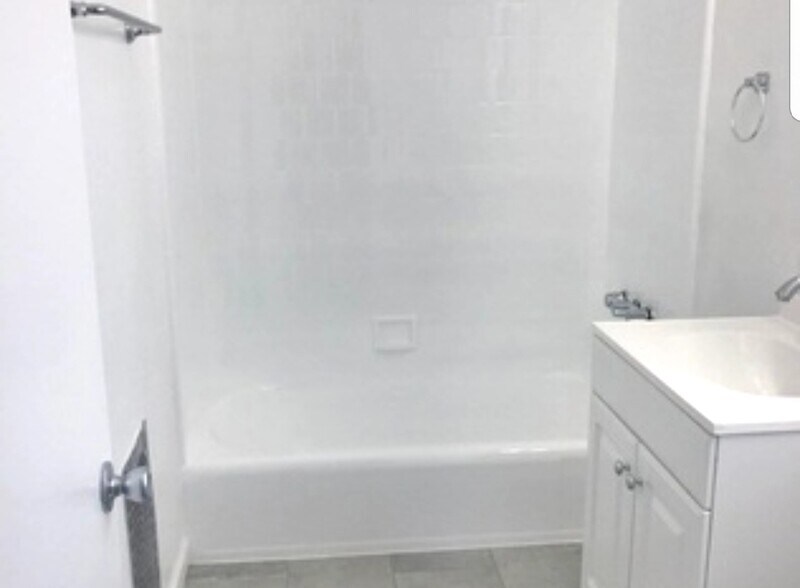 Building Photo - 3213 Bartdon Ave