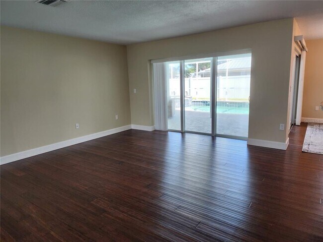 Building Photo - 1856 Woodhaven Cir