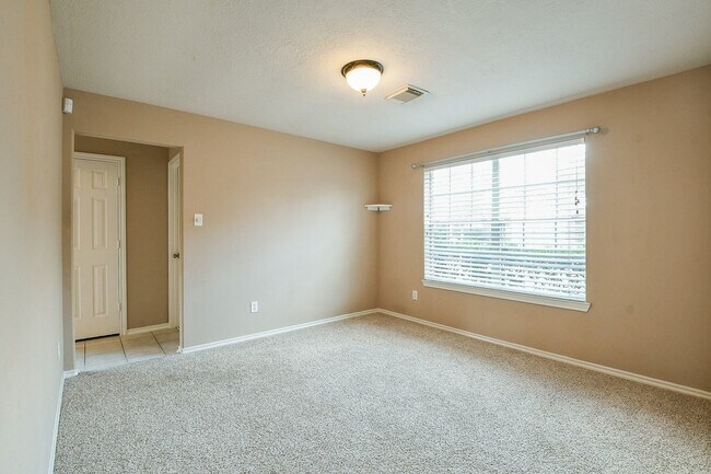 Building Photo - 5104 Big Spring Dr