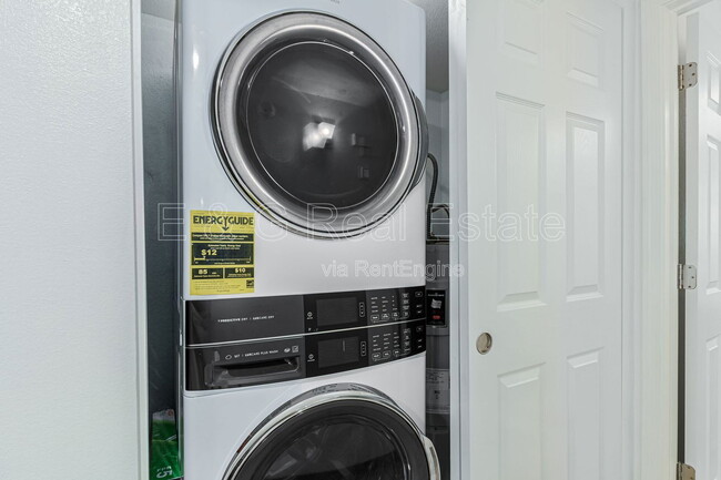 Building Photo - 1905 E University Dr