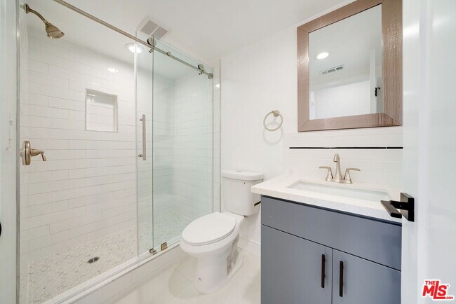 Building Photo - 4866 1/2 Pickford St