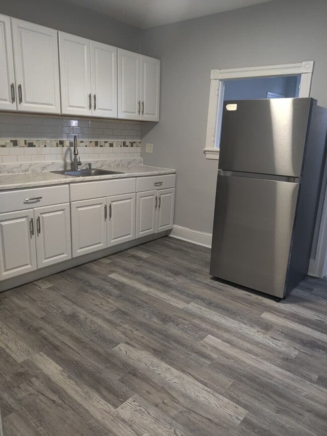 Building Photo - 127 E Coulter St