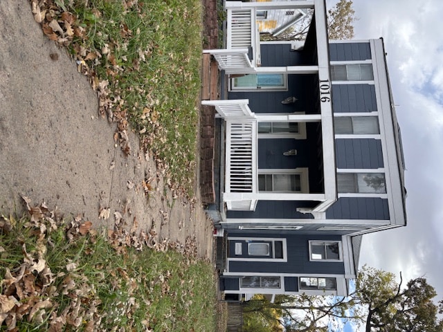 Building Photo - 1016 NE Quincy St