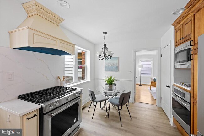 Building Photo - 4714 Upton St NW