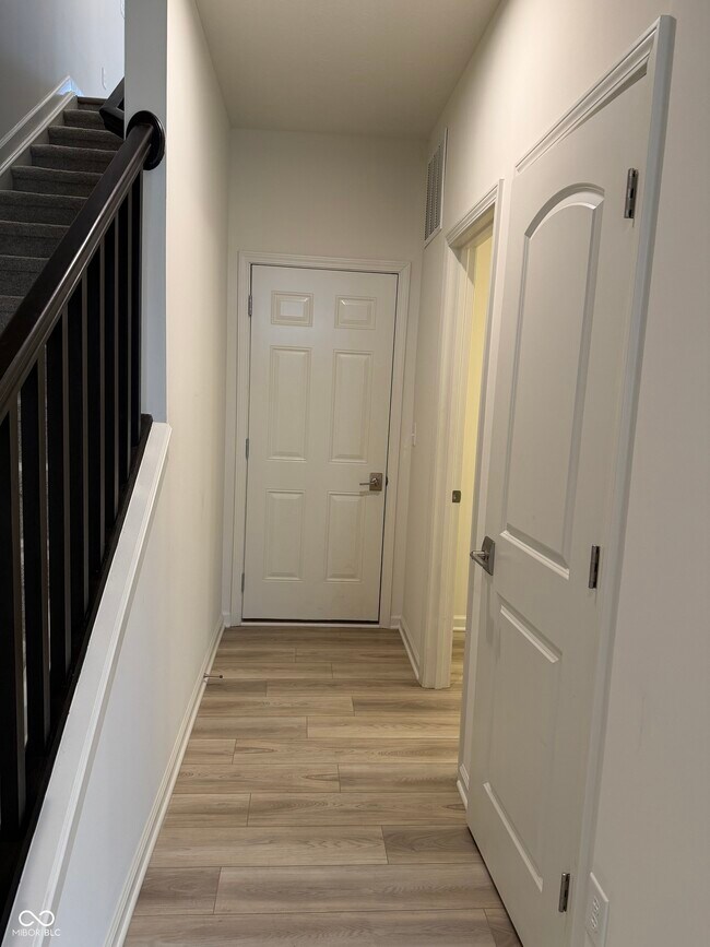 Building Photo - 14517 Pomona Ln