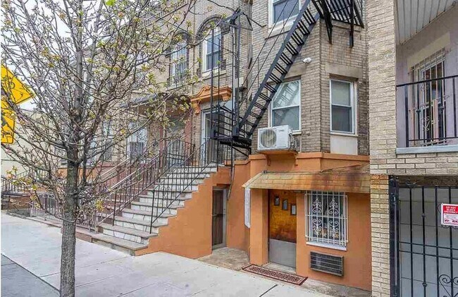 Primary Photo - 332 49th St