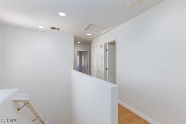 Building Photo - 7859 Windhamridge Dr