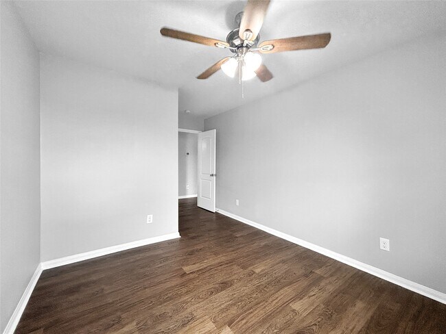 Building Photo - 12101 Seacrest Ln