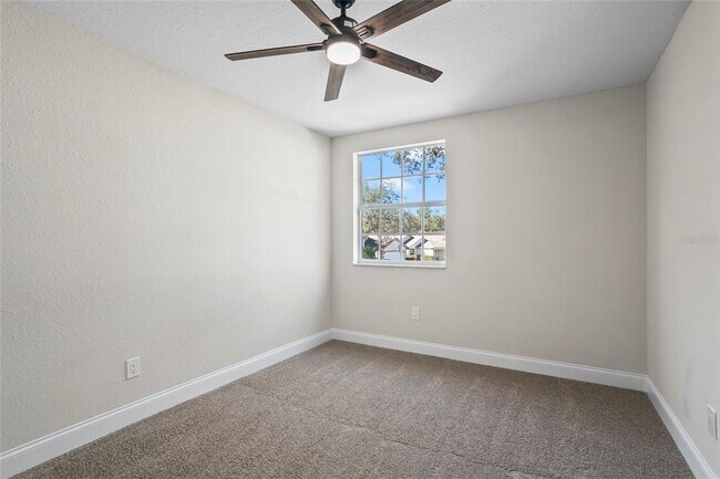 Building Photo - 214 Pinewood Dr