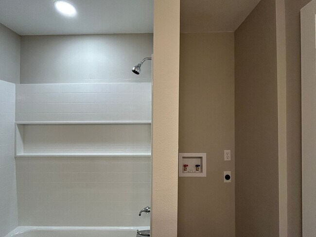 Building Photo - Modern 2 Bed for Rent – Minutes from Pinnacle Hills and Pleasant Crossing