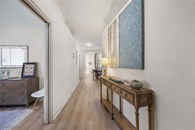 Building Photo - 640 Luisa Ln