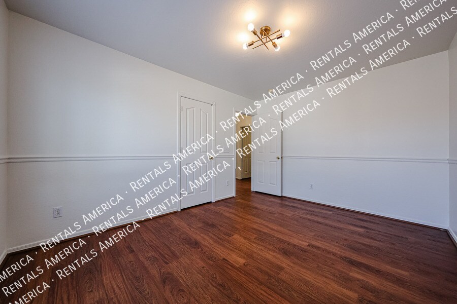 Building Photo - 6175 S Sharon Ct