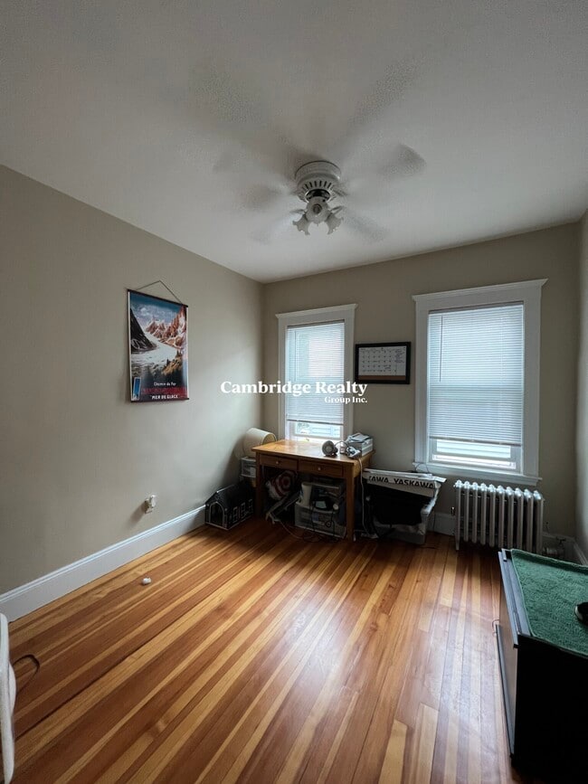 Building Photo - 204 Fellsway W