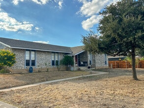 Building Photo - 81 Family Cir