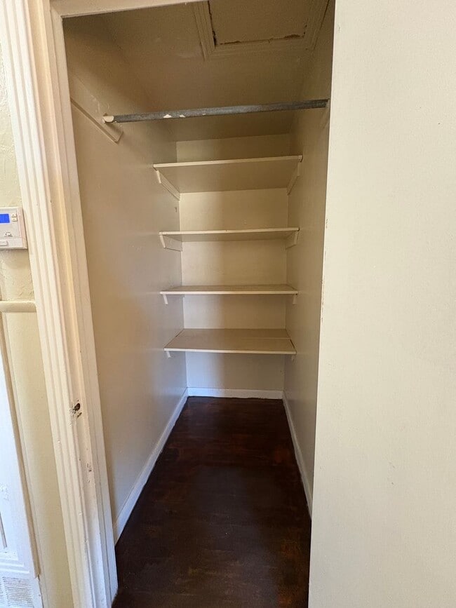 Building Photo - Amazing 4 bedroom/ 2bath house on beautiful lot!