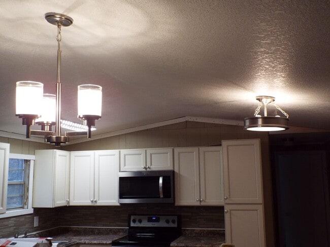 Building Photo - 2bd/2ba mobile home on Little Savannah available for year-long lease May 1st $1450 a month