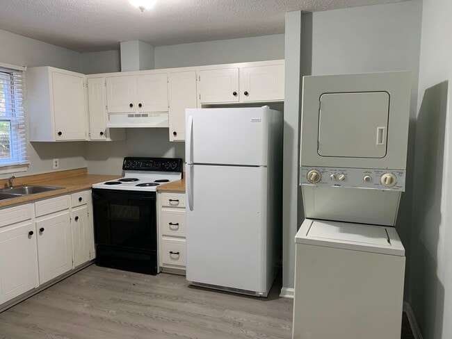 Building Photo - 2818