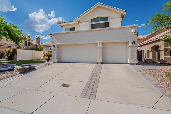 Building Photo - Welcome to your private Oasis!!