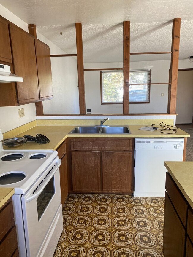 Building Photo - 2030-2040 NW Friel Street