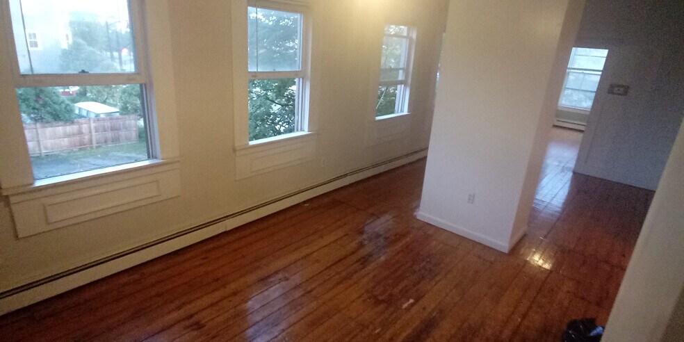 Building Photo - 1596-1600 Westminister Street