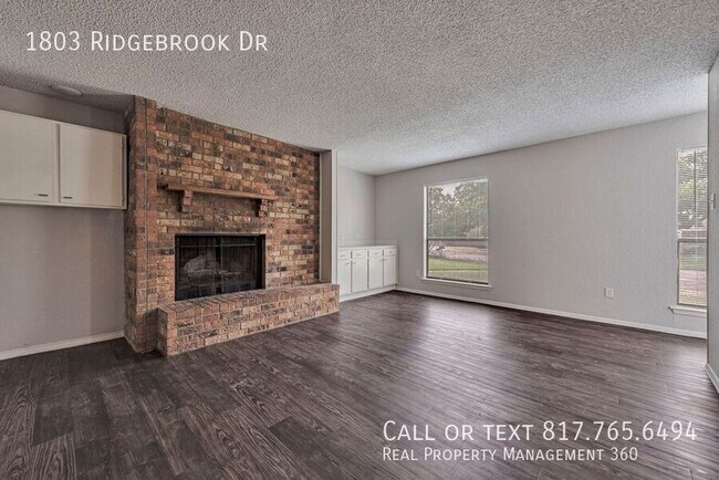 Building Photo - 1803 Ridgebrook Dr