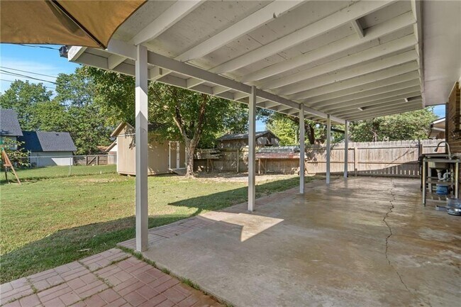 Building Photo - 1306 N Silent Grove Rd