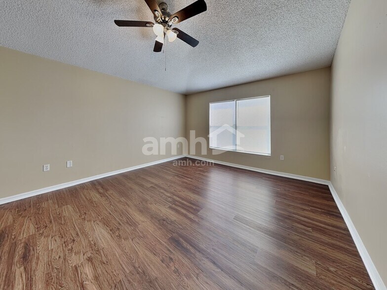Building Photo - 813 Grand Regal Pt