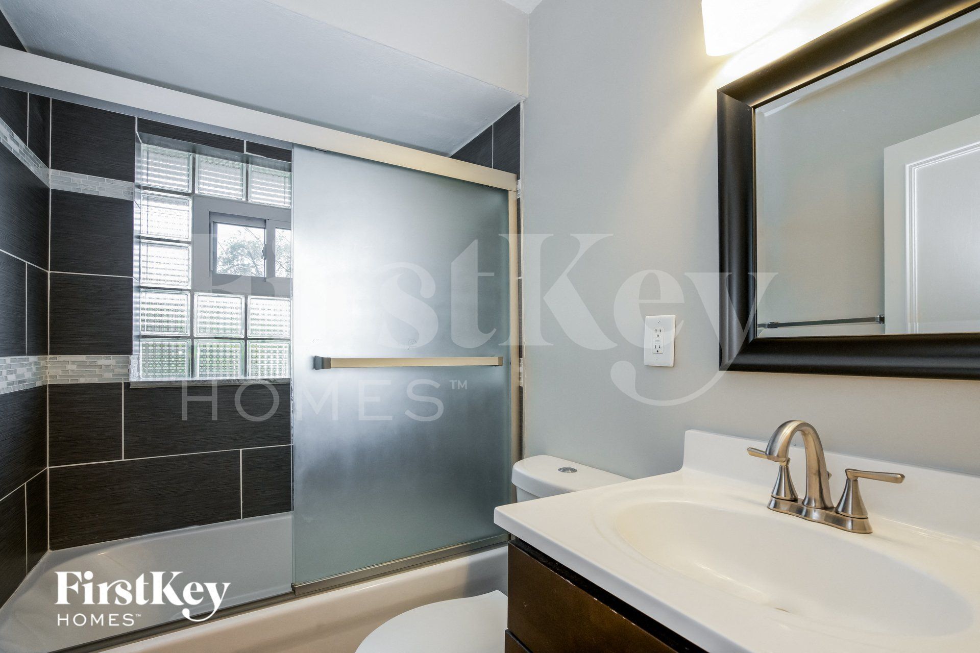 Building Photo - 9946 MacKenzie Rd