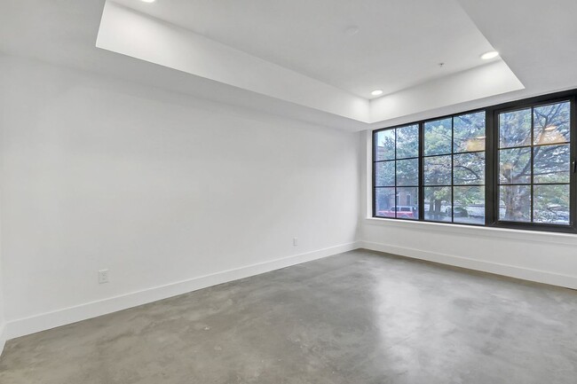 Building Photo - 346 Peters St SW
