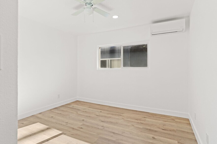 Building Photo - 927 Daisy Ave