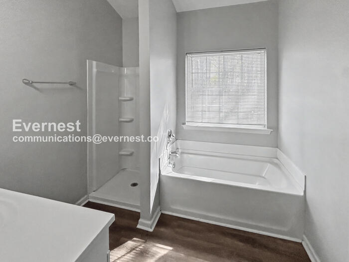 Building Photo - 4095 Robin Cir