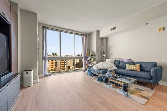 Building Photo - 800 Jackson St