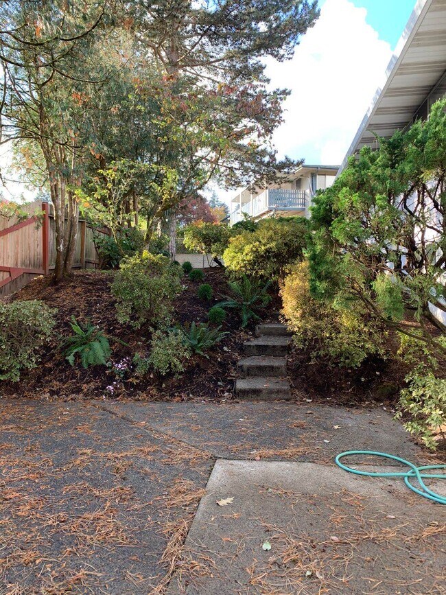 Building Photo - 7190 Los Verdes Dr