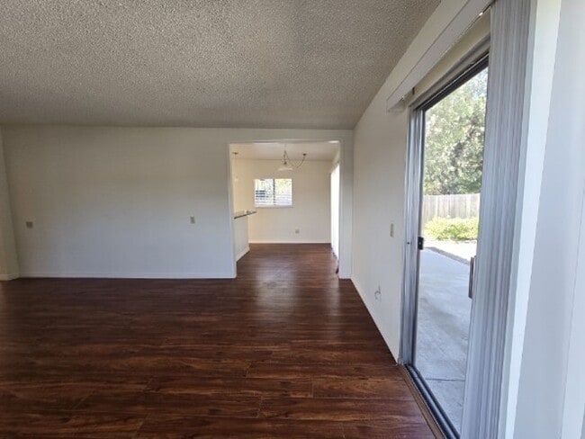 Building Photo - Peacock Hills, 55+ Community - Home in Peacock Hills - Oceanside