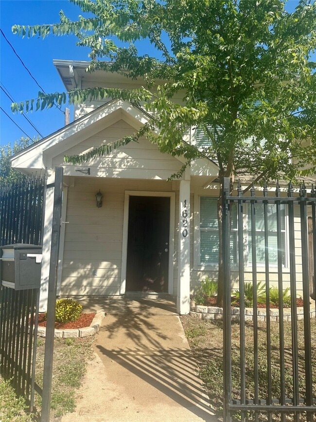 Building Photo - 1620 Saulnier St
