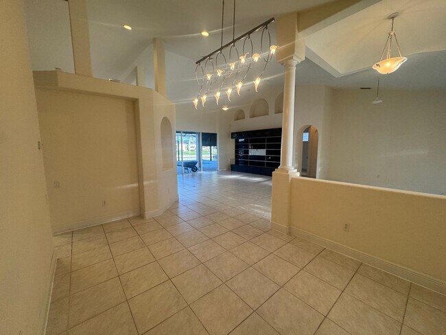 Building Photo - 401 SW 33rd Ave