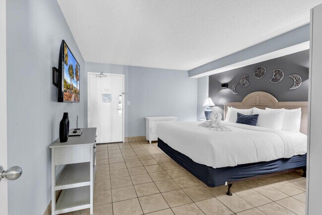 Building Photo - 647 N Creekside Dr