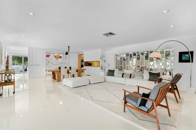 Building Photo - 250 Knollwood Dr