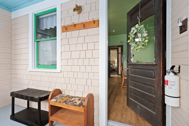 Building Photo - 100 W 1st St