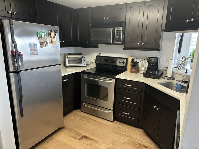 Building Photo - 127 Greyrock Pl