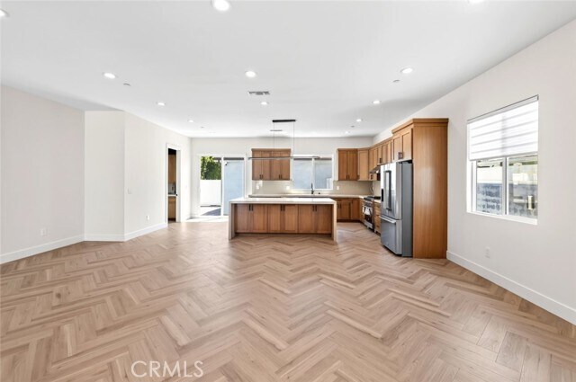 Building Photo - 8018 Shadyglade Ave