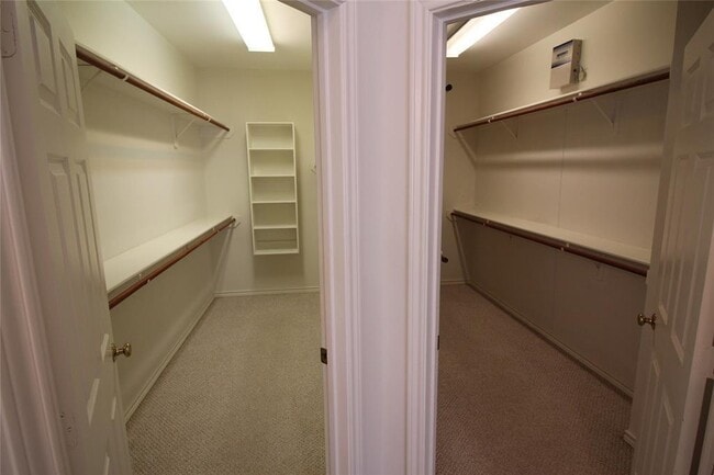 Building Photo - 1816 Devonshire Crescent