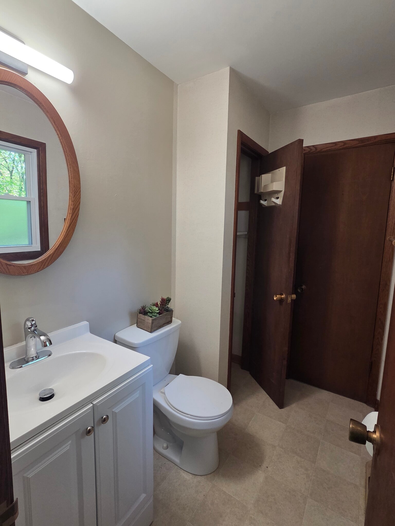 Half Bathroom - 485 Hillcrest Rd