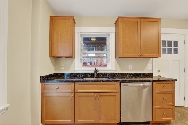 Building Photo - 25 Main St