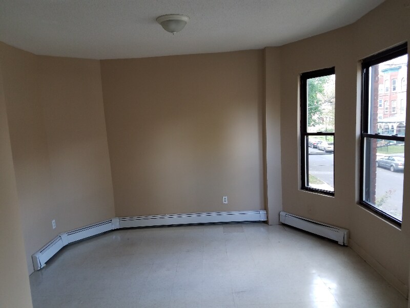 Building Photo - 3 Putnam Heights