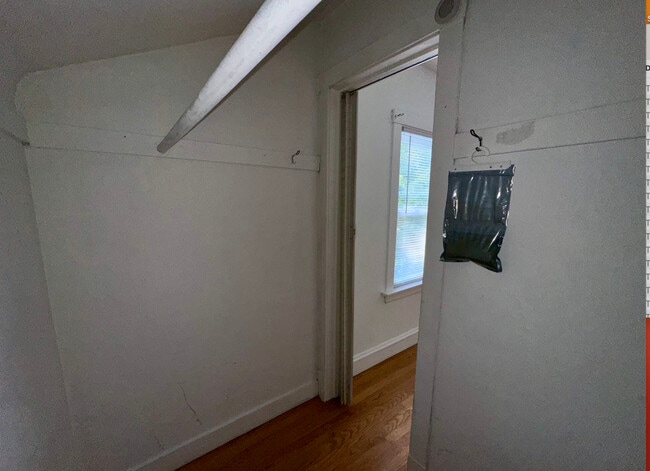 Building Photo - 5058 W Carmen Ave