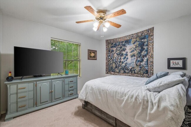 Building Photo - 922 Satellite View