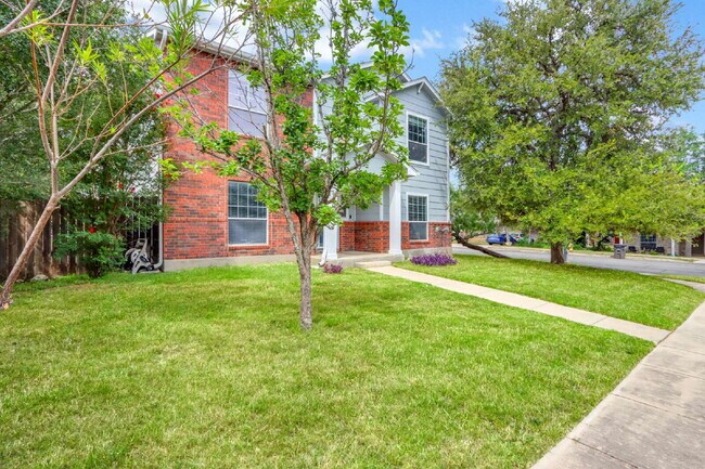 Building Photo - "Spacious 6-Bedroom Haven with 4 Full Bath...
