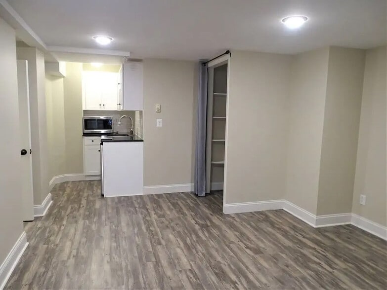 Building Photo - 125 E Main St