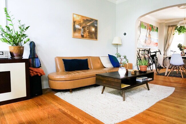 Building Photo - Fabulous 3BD/1BA/2HBA Townhome in Baltimore